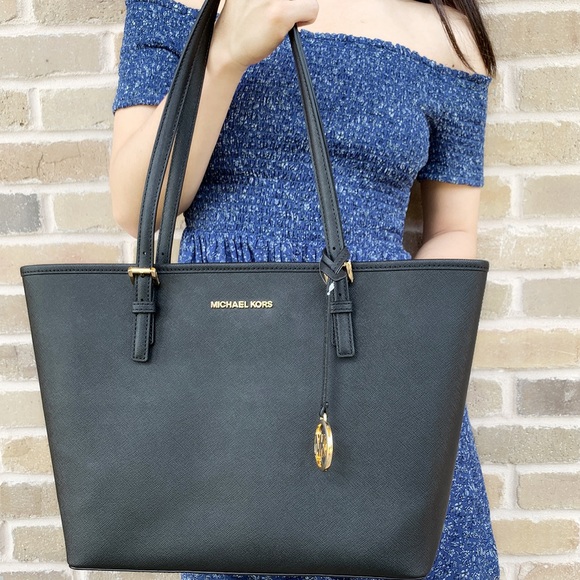 ‼️SALE‼️🥰🥰-NWT Michael Kors Tote - Picture 2 of 6